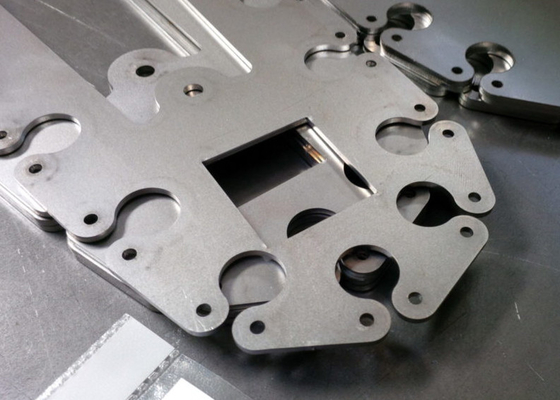 Embalaje de cartón Partes de estampado de metal de aluminio duradero OEM asequible