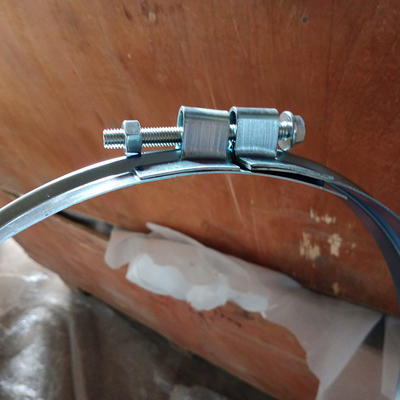 Clampada de banda Turbo V ajustable para conectar la brida del tubo de la brida del tubo espesor 1,0 mm